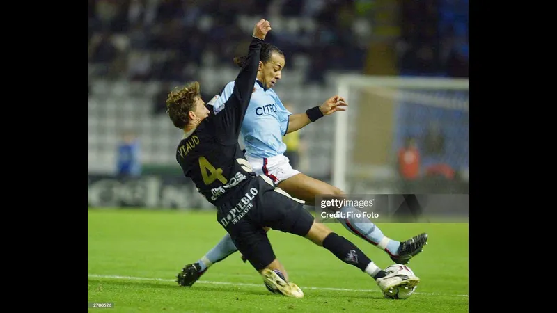 Cầu thủ Albacete vượt qua cầu thủ Celta Vigo bằng kỹ thuật đi bóng tinh tế Cầu thủ Albacete vượt qua cầu thủ Celta Vigo bằng kỹ thuật đi bóng tinh tế
