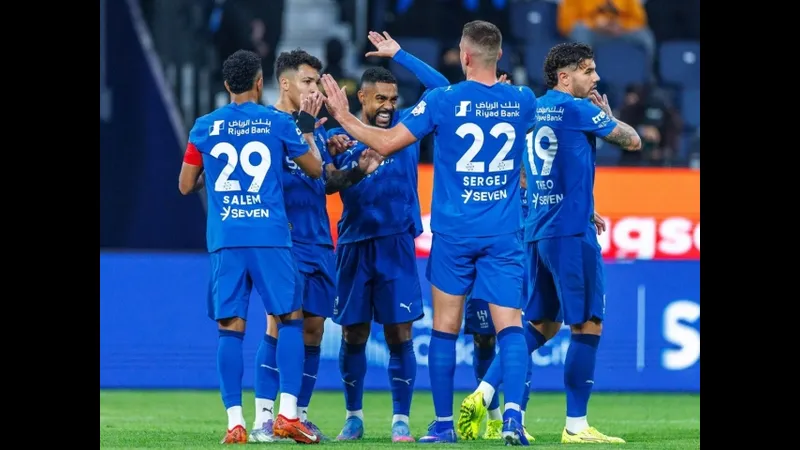 Cầu thủ Al Hilal và Damac đối mặt trên sân cỏ Cầu thủ Al Hilal và Damac đối mặt trên sân cỏ
