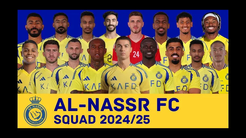 Cầu thủ Al Nassr đang nỗ lực giành bóng khỏi đối thủ Al Ettifaq. Cầu thủ Al Nassr đang nỗ lực giành bóng khỏi đối thủ Al Ettifaq.