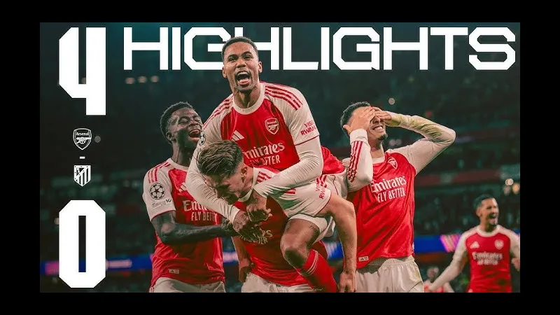 Cầu thủ Atletico Madrid và Arsenal tranh chấp bóng trước khung thành Cầu thủ Atletico Madrid và Arsenal tranh chấp bóng trước khung thành