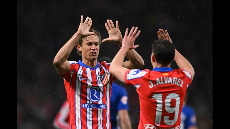 Cầu thủ Atletico Madrid tiếp tục tấn công khiến Arsenal phải đối diện với áp lực lớn Cầu thủ Atletico Madrid tiếp tục tấn công khiến Arsenal phải đối diện với áp lực lớn