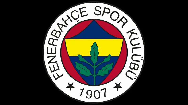 Cầu thủ Fenerbahce đang tranh chấp bóng với cầu thủ Rizespor Cầu thủ Fenerbahce đang tranh chấp bóng với cầu thủ Rizespor