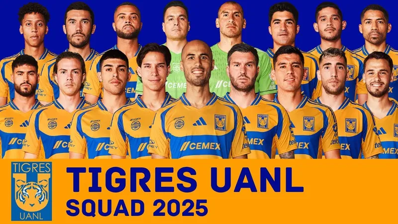 Cầu thủ Nashville và Tigres UANL tranh chấp bóng trên sân cỏ Cầu thủ Nashville và Tigres UANL tranh chấp bóng trên sân cỏ