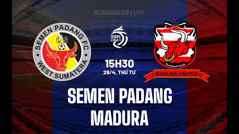 Cầu thủ của Semen Padang nỗ lực tranh bóng trước đối thủ Madura United. Cầu thủ của Semen Padang nỗ lực tranh bóng trước đối thủ Madura United.