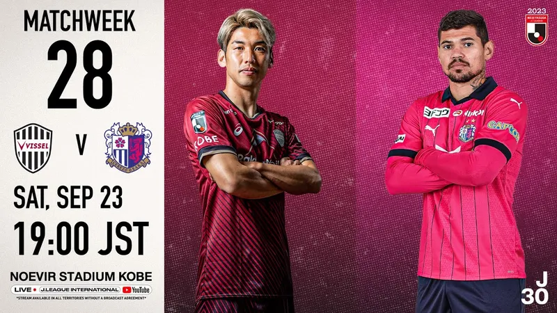 Cầu thủ Vissel Kobe và Cerezo Osaka tranh chấp bóng trên sân Cầu thủ Vissel Kobe và Cerezo Osaka tranh chấp bóng trên sân