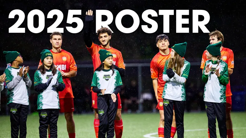 Cầu thủ của đội Snohomish United bứt tốc trên sân