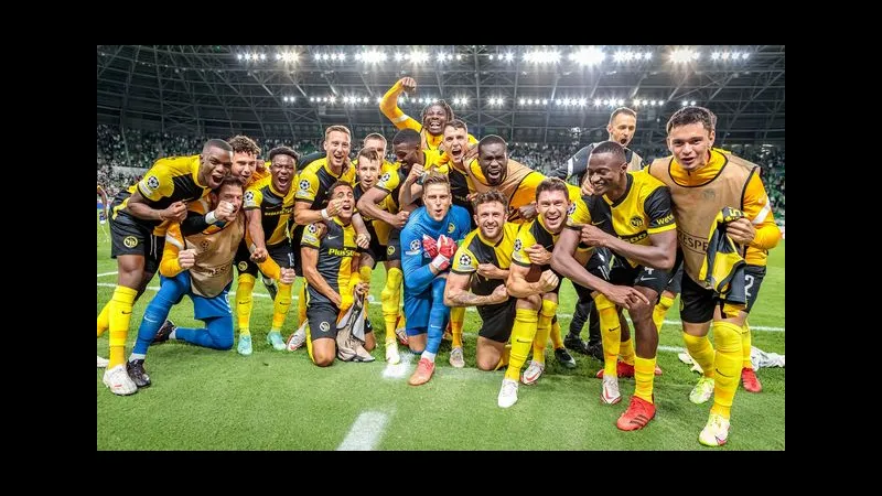 Cầu thủ của Young Boys đang dự đoán phạt góc trước Plzen