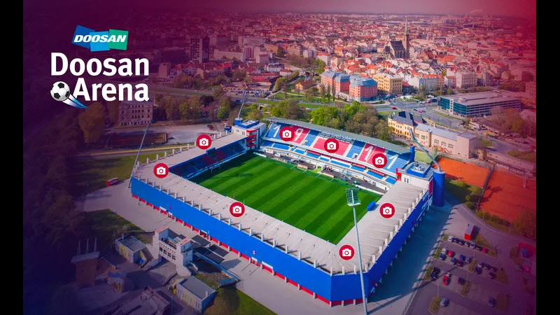 Cầu thủ Plzen đang tung cú sút mạnh mẽ trước Young Boys